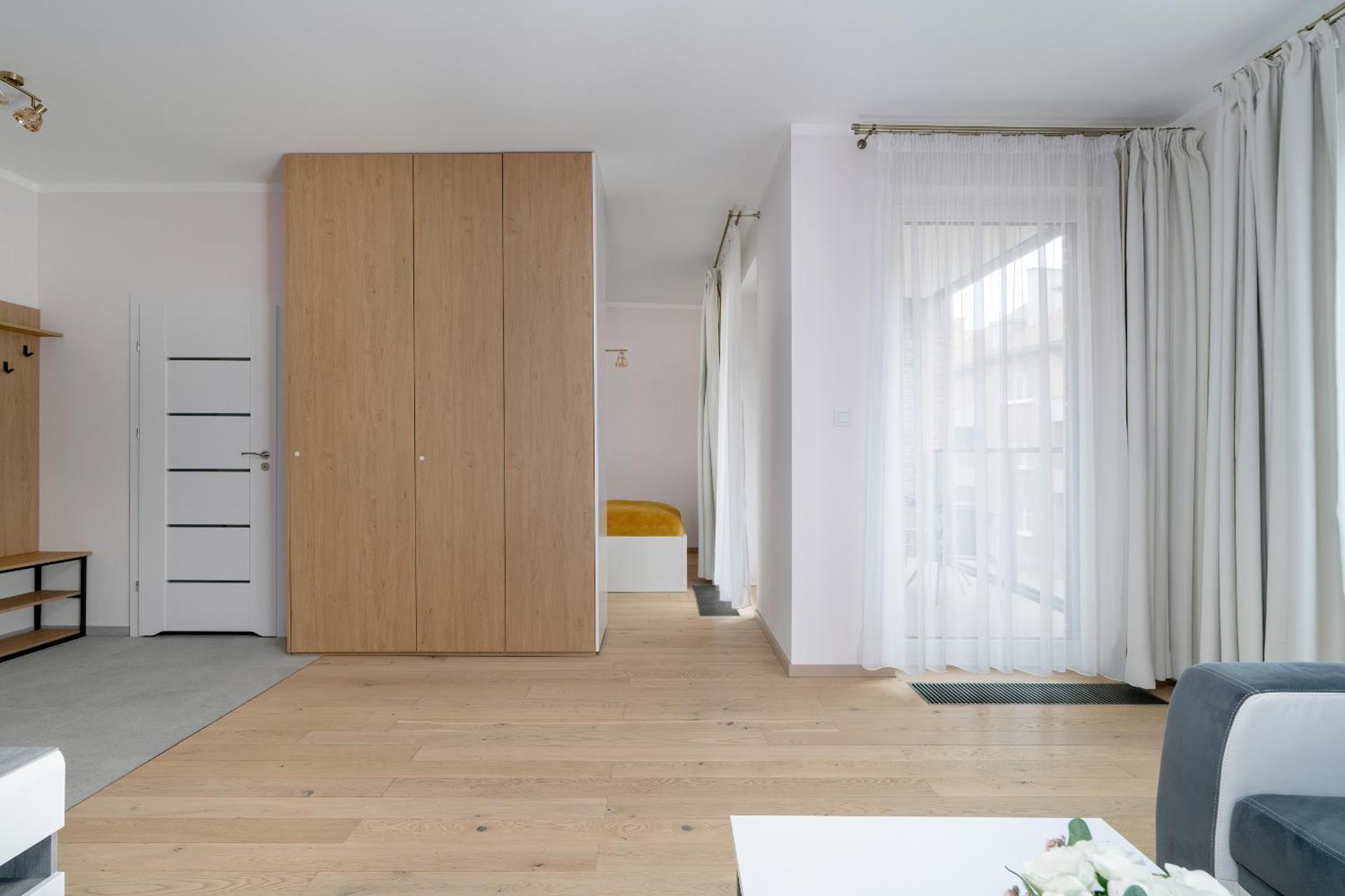 Apartment With Balcony And Free Parking In Poznan By Noclegi Renters Eksteriør bilde