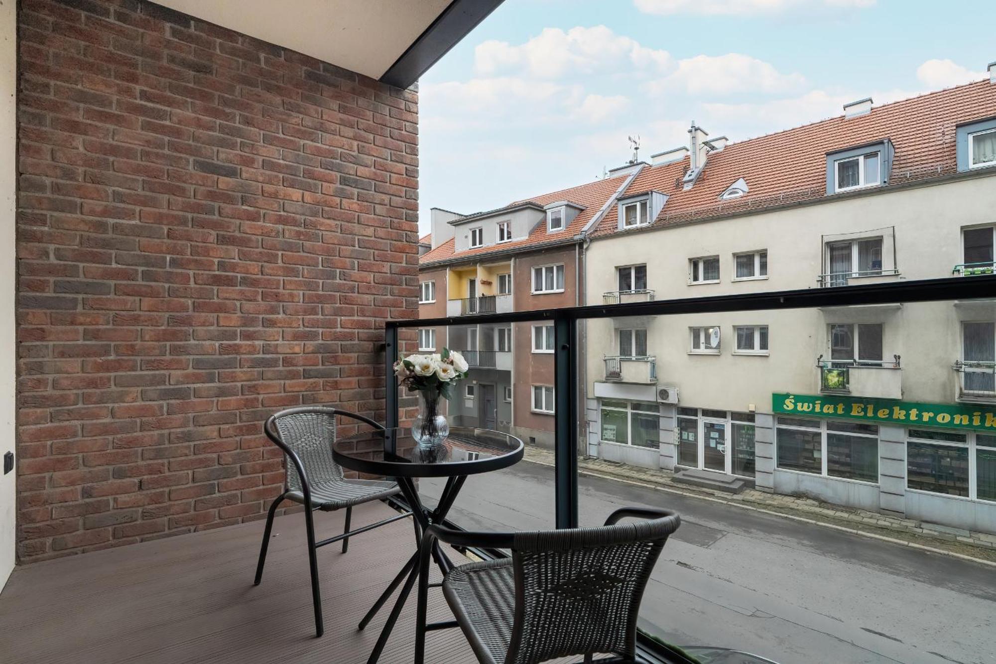 Apartment With Balcony And Free Parking In Poznan By Noclegi Renters Eksteriør bilde
